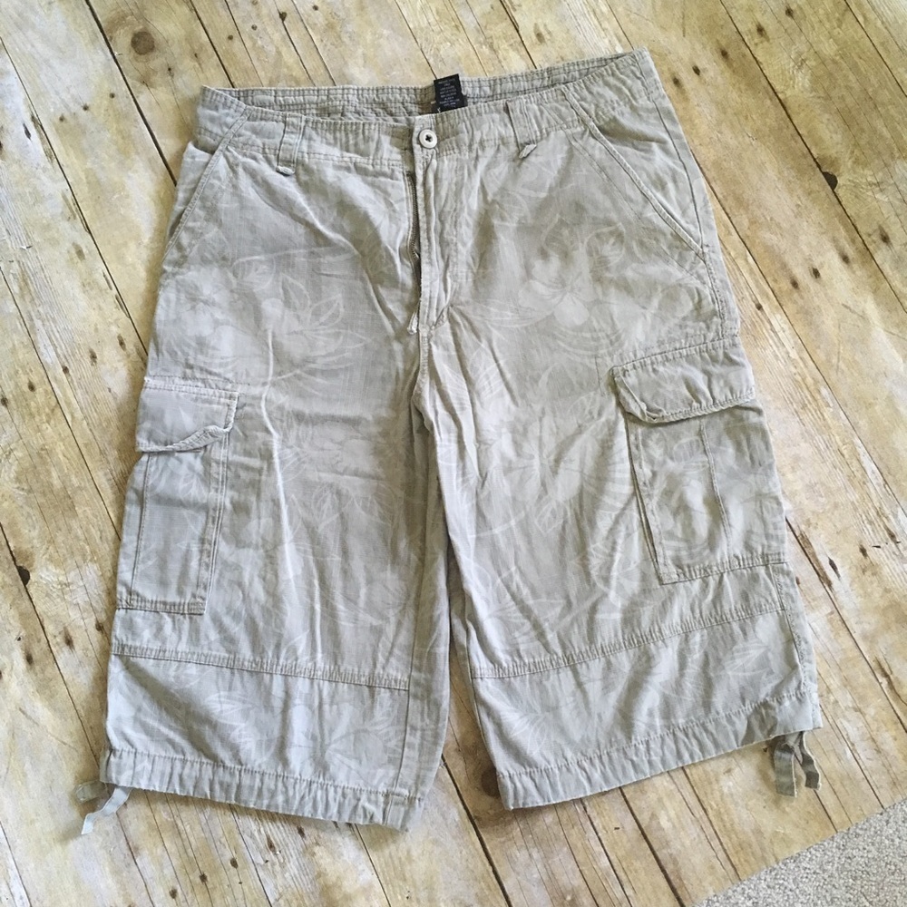 Mens Tropical light grey shorts 38